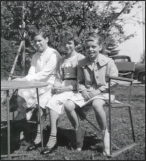 Fr. v. Maj och Margot Danell och Monica sterskog, Solvik p Drottninggatan. 1959