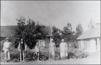sterskog 1932-33. Fr. v. Einar, fadern Gustav, sonen Ingemar, brorshustru Anna och modern Klara.